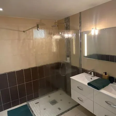 Διαμέρισμα Spacieux, Climatise, Parking Prive, Wifi Et Vue Imprenable *